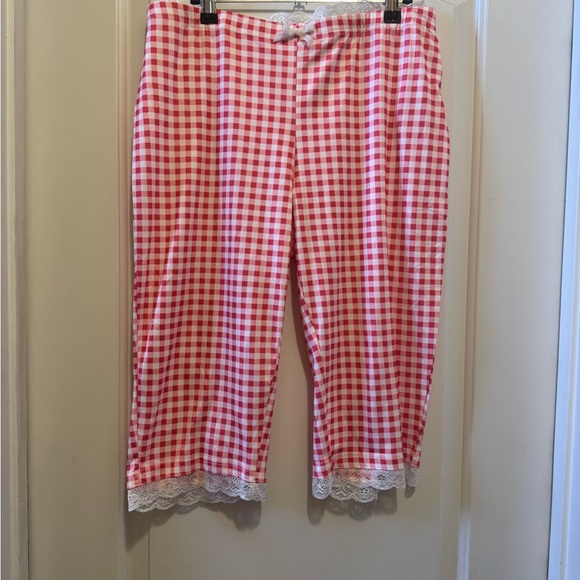 Other - Pink Gingham Cropped Pants with Lace Trim